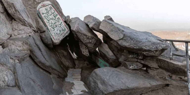 How to Visit Cave Hira