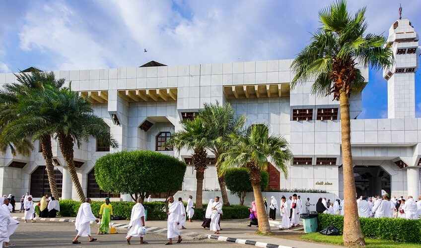 can we perform umrah from masjid ayesha